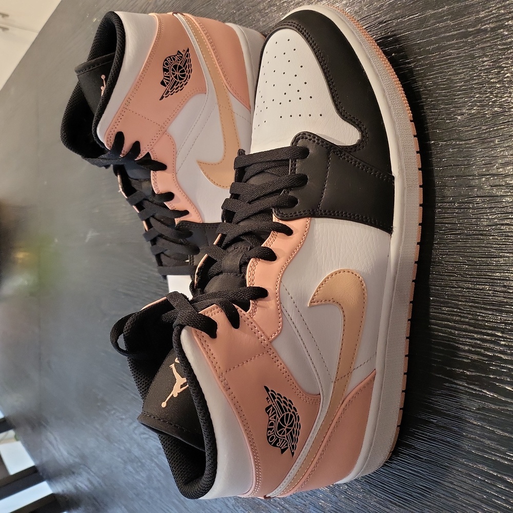 Jordan 1 Retro Mid Artic Orange (Lightly Used) Men's 13